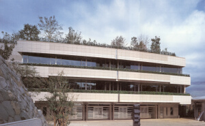 横浜市久保山斎場の外観